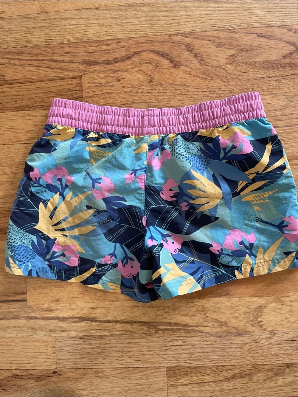 Patagonia Baggies in Pink- super cute design + fit adult small!